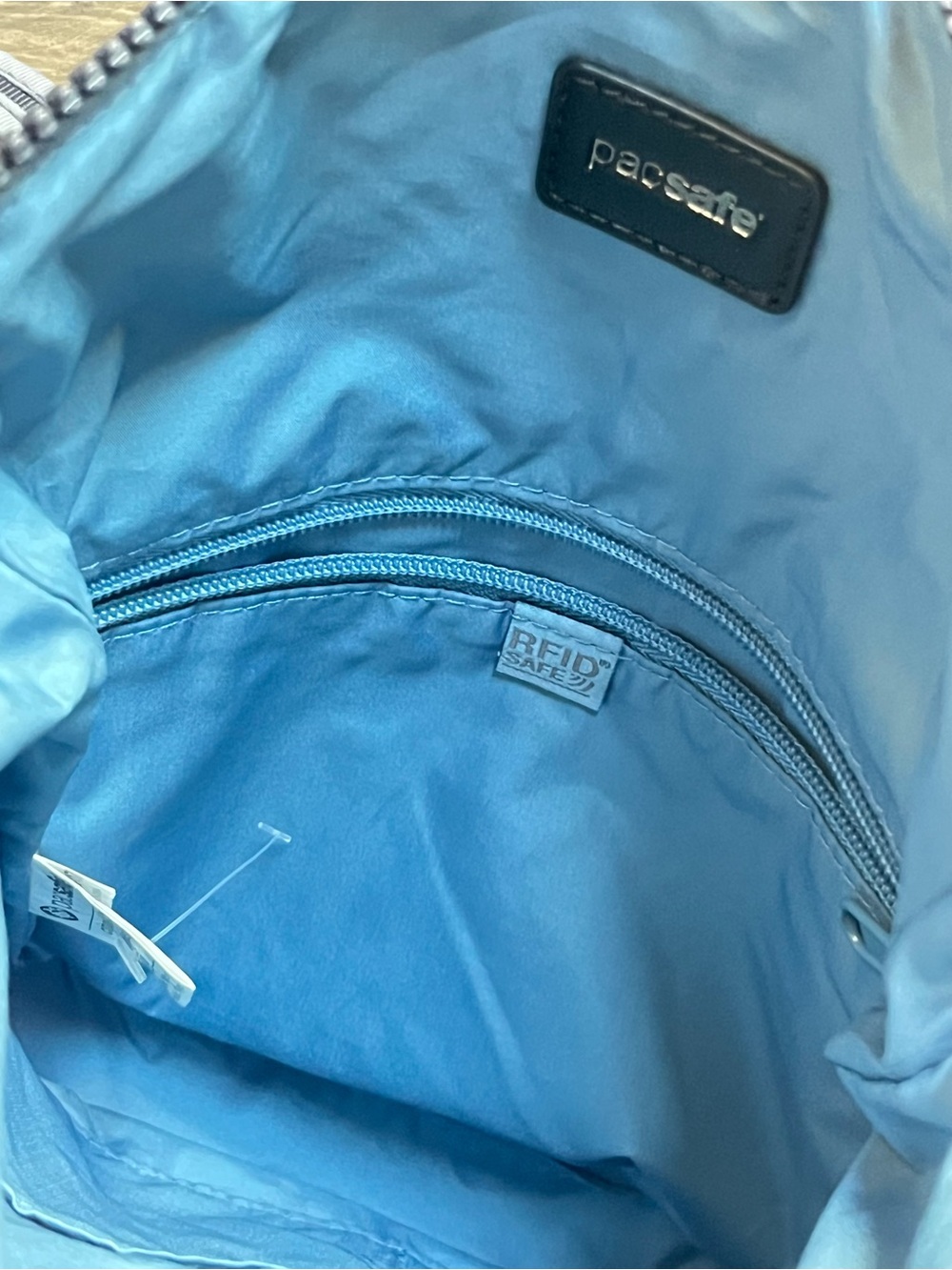 PACSAFE crossbody - Picture 5 of 8